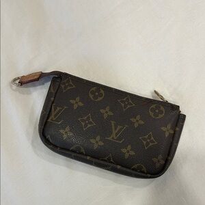 LV Accessory Pouch